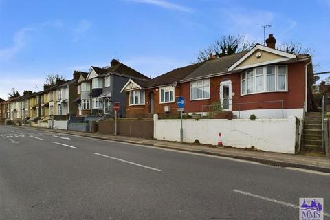 3 bedroom bungalow for sale, Cuxton Road, Strood, Rochester, Kent, ME2 2DA