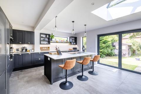 102 Copthorne Road, Felbridge, East Grinstead, RH19 2NU