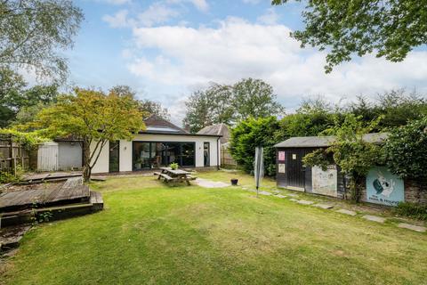102 Copthorne Road, Felbridge, East Grinstead, RH19 2NU