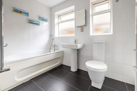 102 Copthorne Road, Felbridge, East Grinstead, RH19 2NU