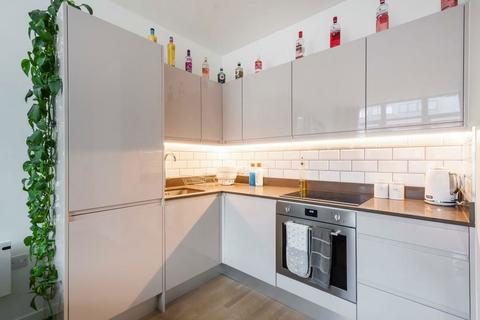 1 bedroom flat for sale, River Court, Woking, Surrey, GU21 5FT