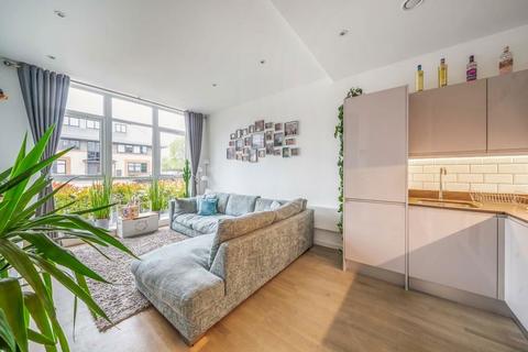 1 bedroom flat for sale, River Court, Woking, Surrey, GU21 5FT