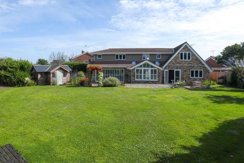 5 bedroom detached house for sale, Ocean Close, Birchington, CT7