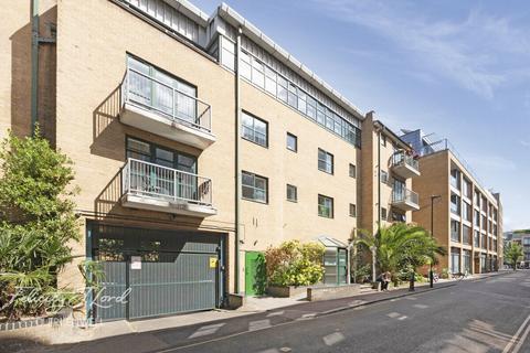 2 bedroom flat for sale, Silverdale Court, Goswell Road, Clerkenwell, EC1