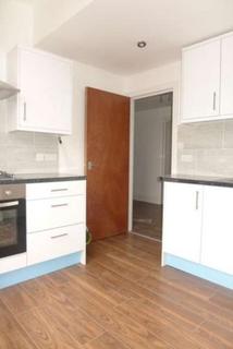 2 bedroom flat to rent, Friern Barnet Road, Friern Barnet, London N11