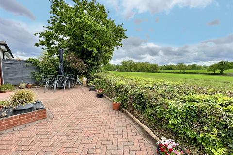 2 bedroom detached bungalow for sale, Wood Lane, Earlswood