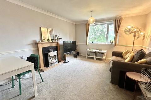 2 bedroom maisonette for sale, High Street, Shirley