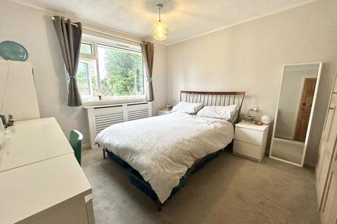 2 bedroom maisonette for sale, High Street, Shirley