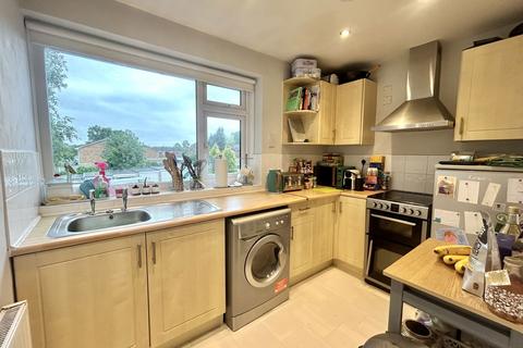 2 bedroom maisonette for sale, High Street, Shirley