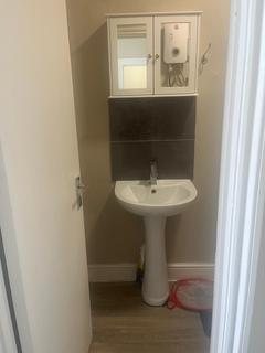 1 bedroom in a house share to rent, Bounds Green Road, London N22