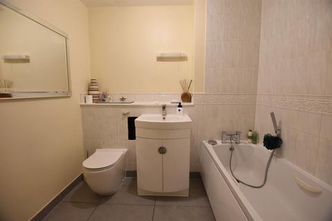 8 Collingtree Court, Solihull, B92 7HU