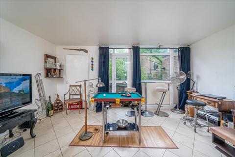 3 bedroom flat for sale, Winchester Avenue, London, NW6