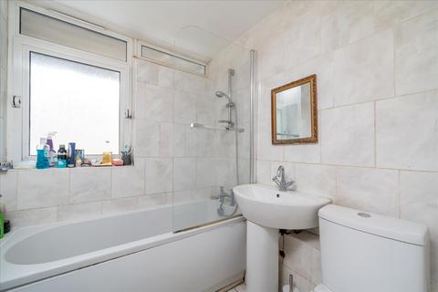 3 bedroom flat for sale, Winchester Avenue, London, NW6