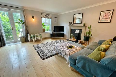 6 Griffin Lane, Dickens Heath, Solihull, B90 1TS