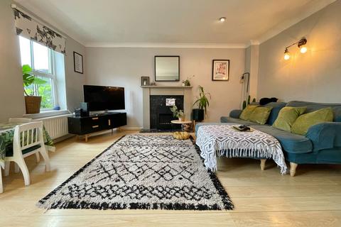 6 Griffin Lane, Dickens Heath, Solihull, B90 1TS