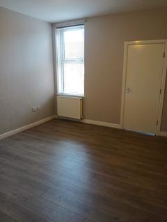 5 bedroom flat to rent, Rectory Road, Gateshead NE8