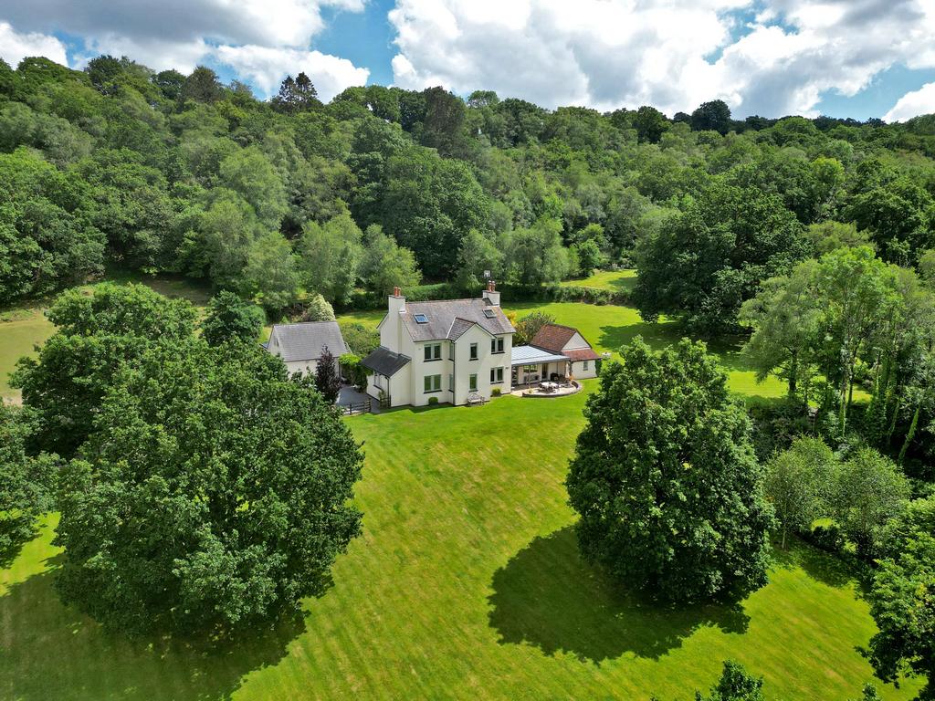 Bickington, Newton Abbot, Devon, TQ12 5 bed detached house for sale £