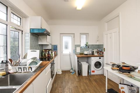 3 bedroom apartment to rent, Golders Court, Woodstock Road, Golders Green, NW11