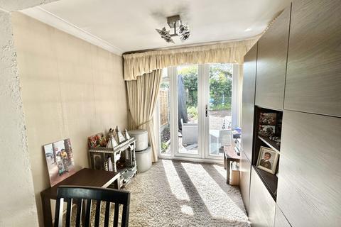 28 Bronte Farm Road, Shirley, Solihull, B90 3DE