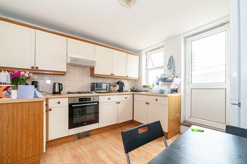 2 bedroom flat to rent, Barnabas Road, London E9