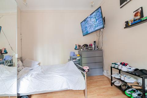 2 bedroom flat to rent, Barnabas Road, London E9