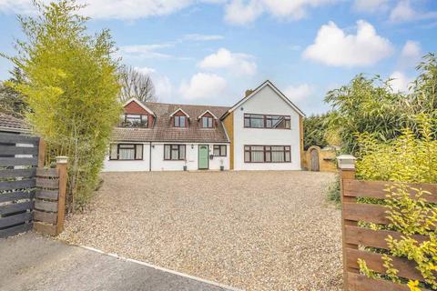 6 bedroom detached house to rent, Hasting Close, Maidenhead SL6