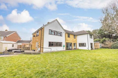 6 bedroom detached house to rent, Hasting Close, Maidenhead SL6
