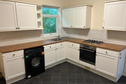 2 bedroom flat to rent, West Street, Southend-on-Sea SS2