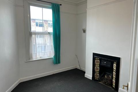 2 bedroom flat to rent, West Street, Southend-on-Sea SS2