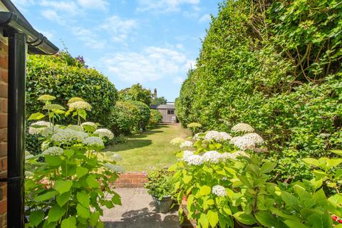 30 Albion Road, Chalfont St Giles, HP8 4EW