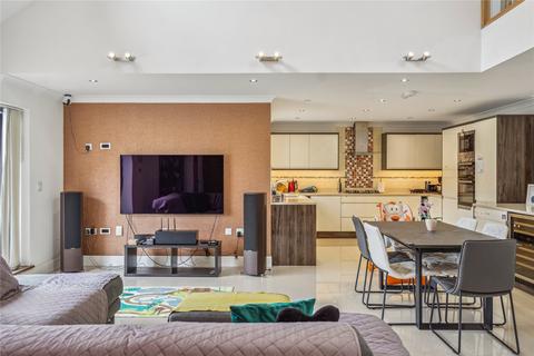 3 bedroom penthouse to rent, London View, 211-213 Swakeleys Road, Ickenham, UB10