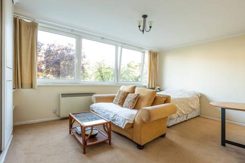 Studio to rent, Kersfield House, Putney, London, SW15