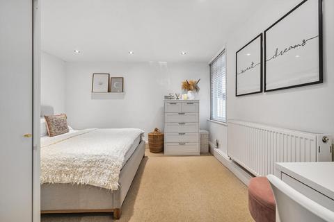 24a Ramsden Road, London, SW12 8QY