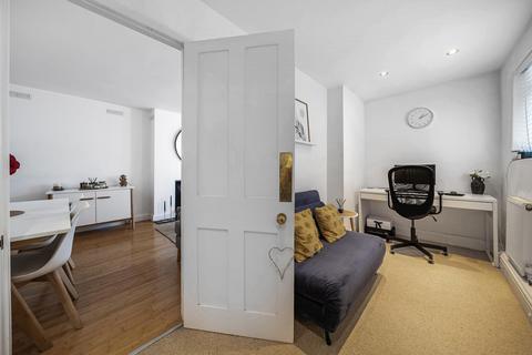 24a Ramsden Road, London, SW12 8QY
