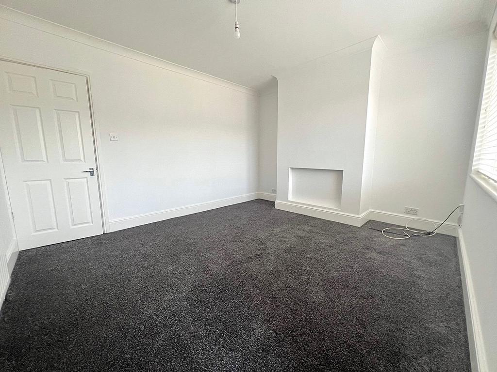 Little Michael Street, Grimsby, DN34 2 bed terraced house to rent £