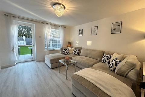 42 Avenbury Drive, Solihull, B91 2QZ