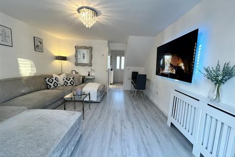 42 Avenbury Drive, Solihull, B91 2QZ