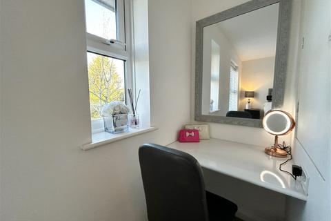 42 Avenbury Drive, Solihull, B91 2QZ