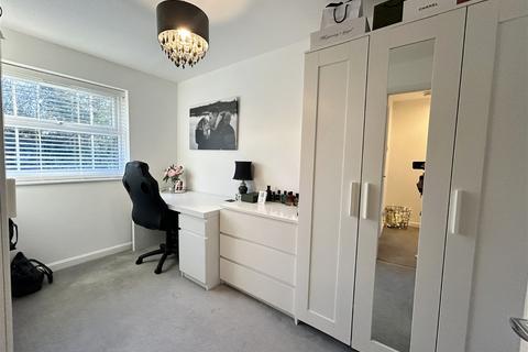 42 Avenbury Drive, Solihull, B91 2QZ