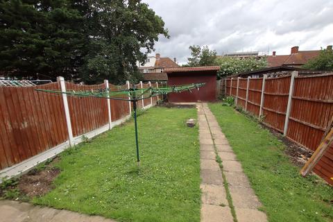 3 bedroom terraced house to rent, Becontree Avenue, Dagenham RM8