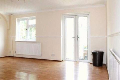 3 bedroom terraced house to rent, Shirley Street, Canning Town, E16