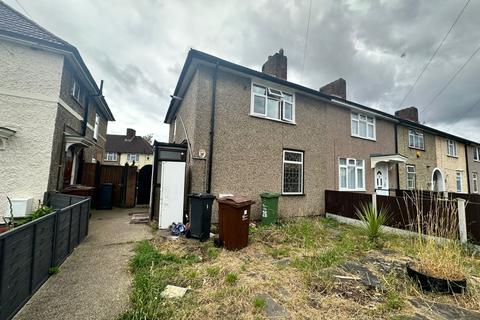 4 bedroom semi-detached house to rent, Dagenham, RM8