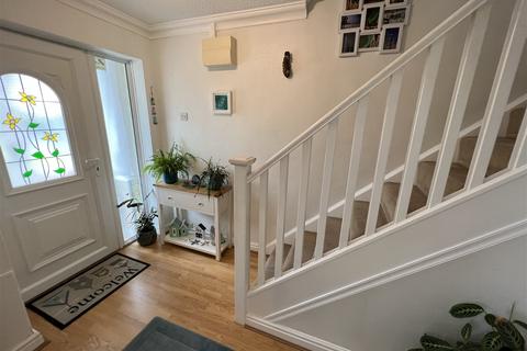10 Heron Close, Cheswick Green, Solihull, B90 4JB