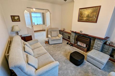 4 Bearley Croft, Shirley, Solihull, B90 4DL