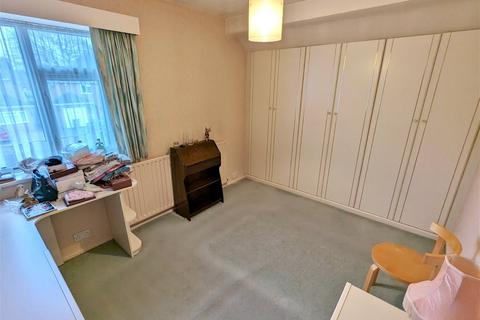 4 Bearley Croft, Shirley, Solihull, B90 4DL