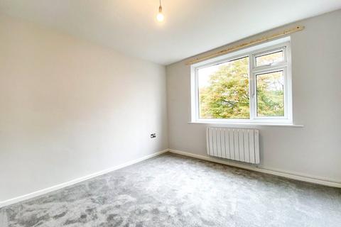 2 bedroom flat to rent, Ackersley Court, Cheadle Hulme, Cheadle, SK8