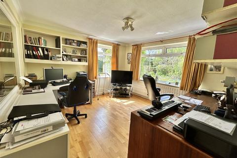 20 Blackthorne Close, Solihull, B91 1PF