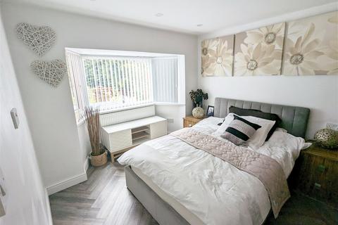 33 Wiseacre Croft, Shirley, Solihull, B90 1BB