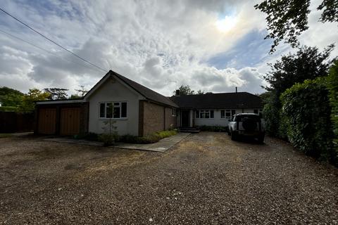 4 bedroom detached bungalow to rent, Trinity Hill, Medstead GU34