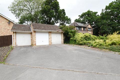 8 Compass Field, Hook, RG27 9SH